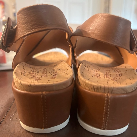 Kork-Ease Tan Sandals Comfortable Stylish Footwear Size 10M - Picture 3 of 9